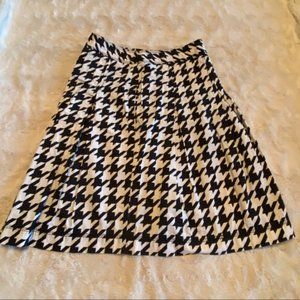 HoundstoothTrendy Pleaded Skirt  Sz 2